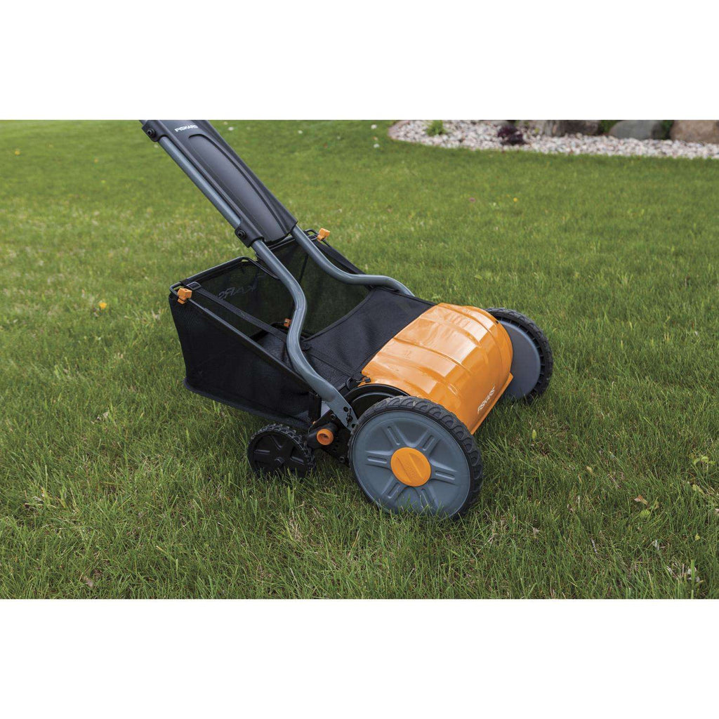  Fiskars StaySharp 17 In. Manual Lawn Mower