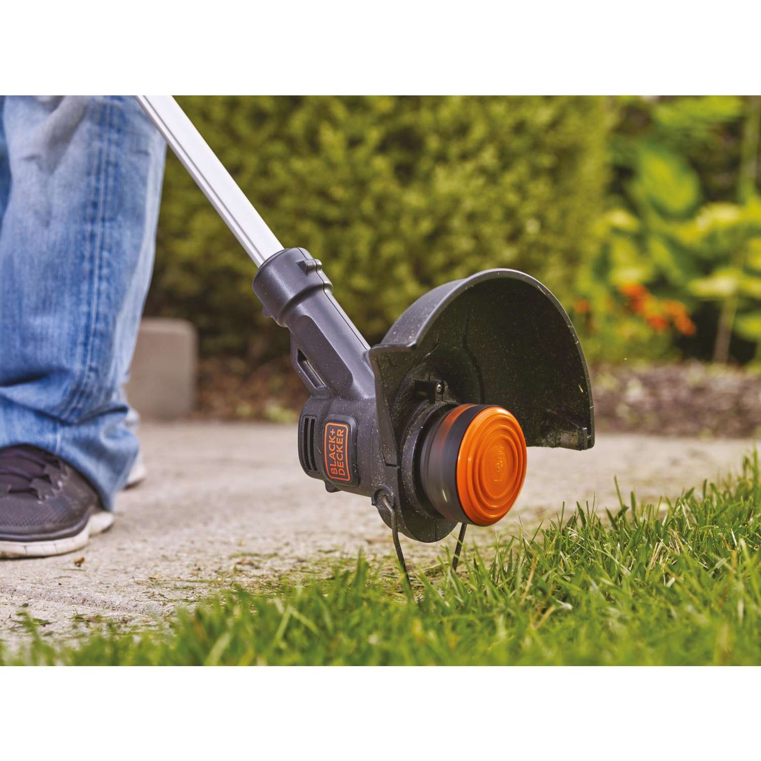 Black & Decker Black+Decker LCC221 10 In. 20 V Battery Edger/Trimmer Kit (Battery & Charger)