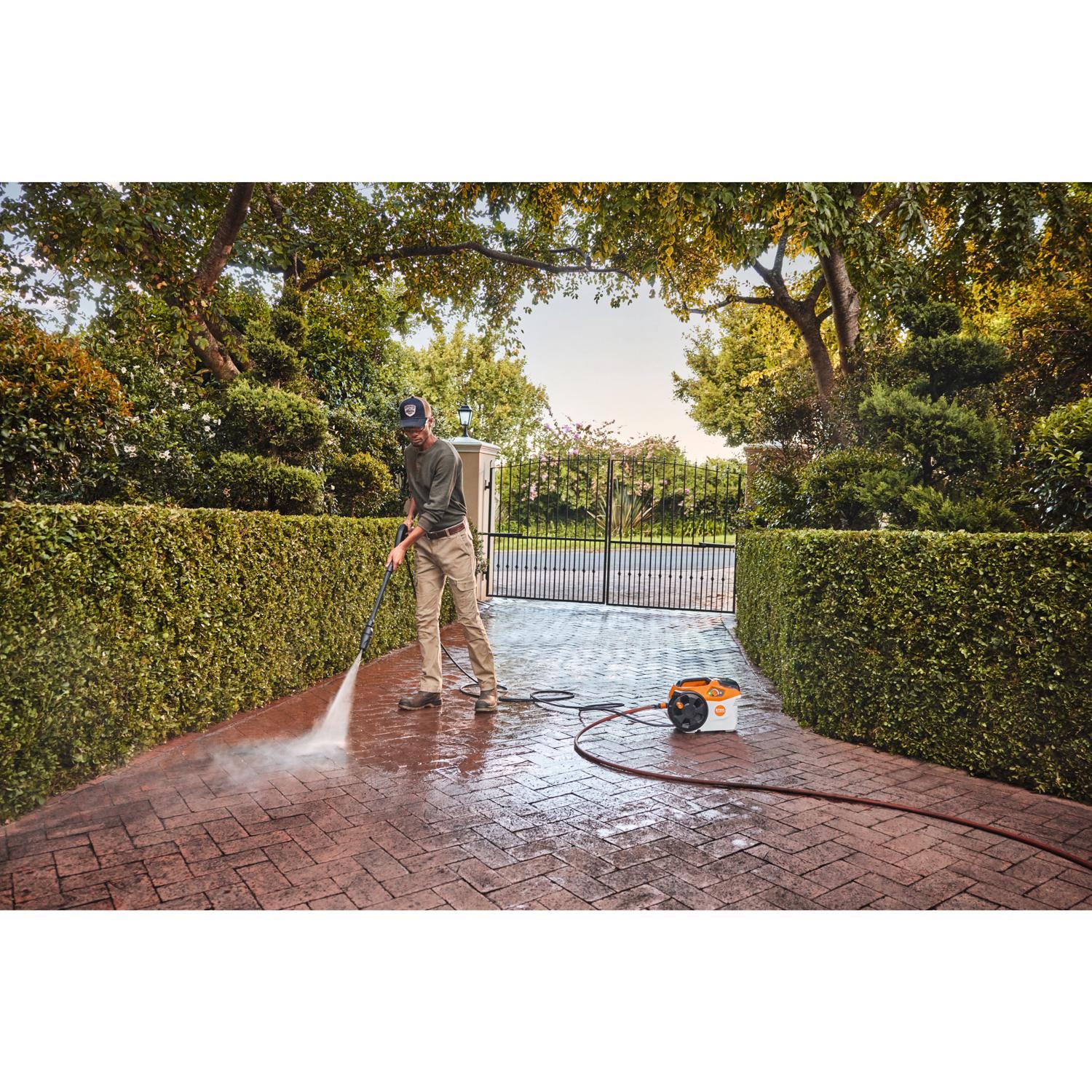  STIHL REA 100 PLUS 2200 Psi Battery 1.32 Gpm Pressure Washer Kit (Battery & Charger)