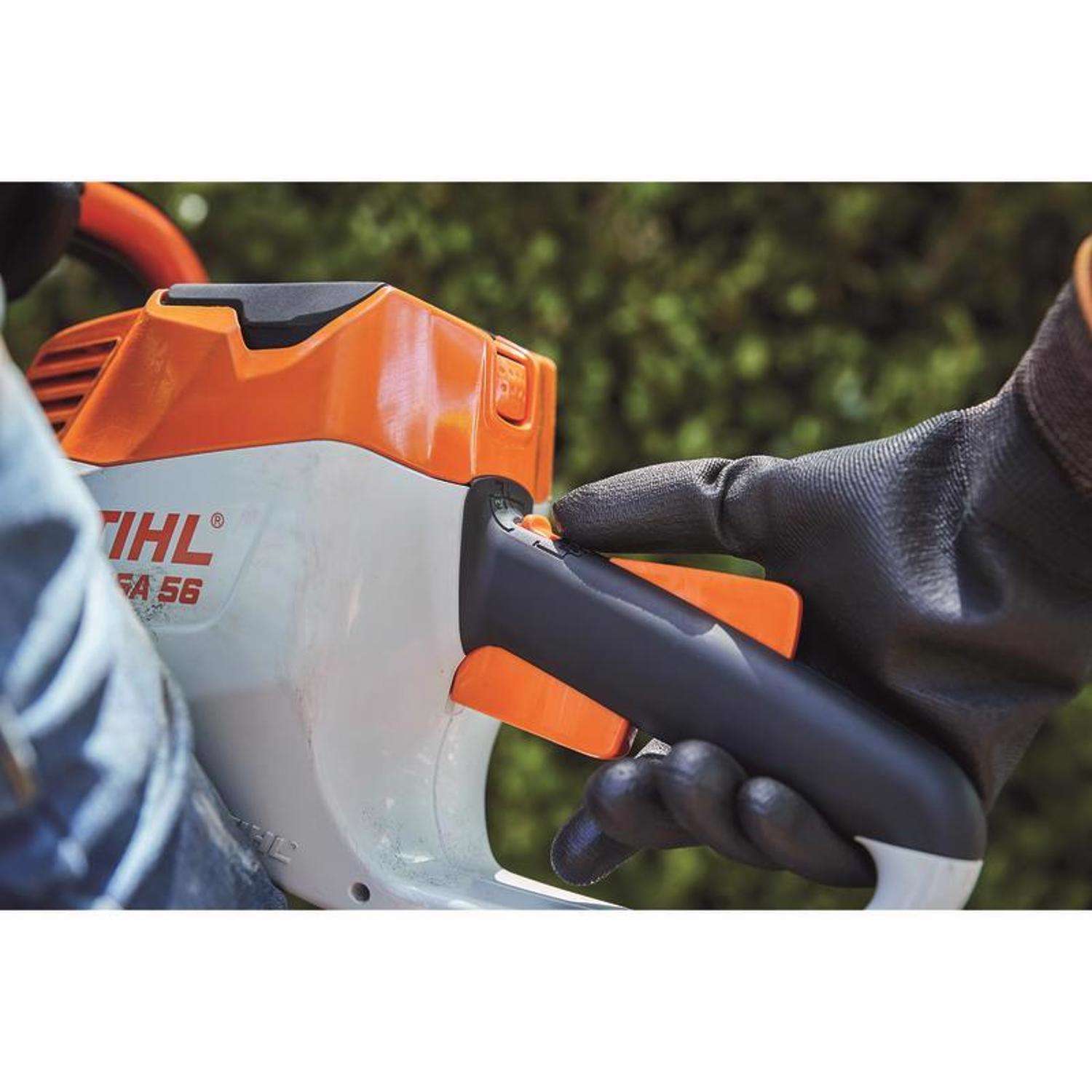  STIHL HSA 56 18 In. 36 V Battery Hedge Trimmer Kit (Battery & Charger)