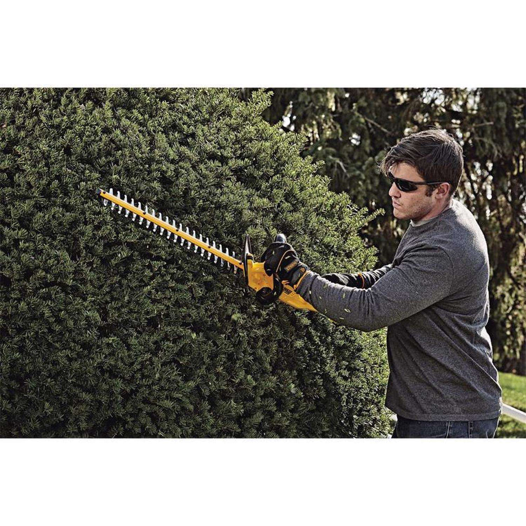  DeWalt 20V MAX DCHT820P1 22 In. 20 V Battery Hedge Trimmer Kit (Battery & Charger)