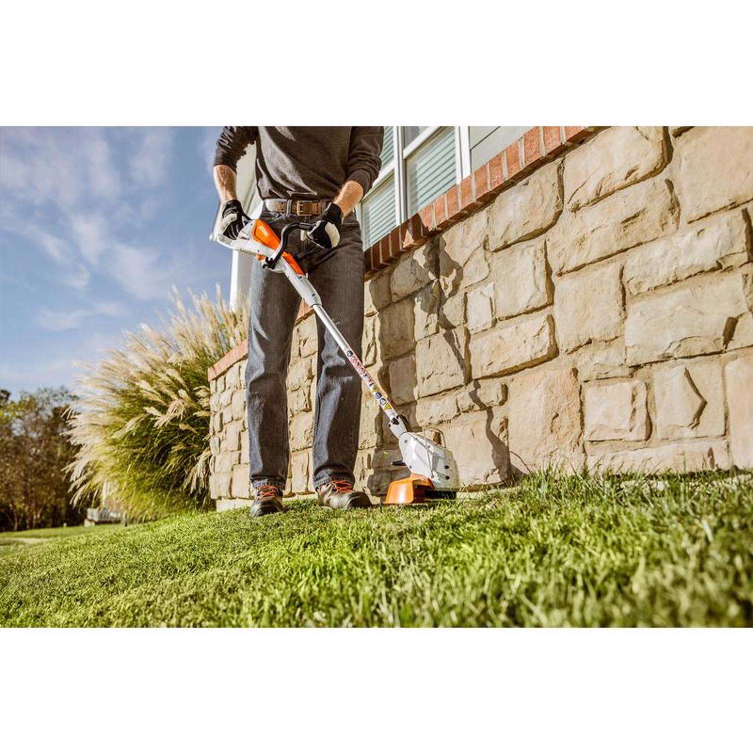  STIHL FSA 45 9 In. 18 V Battery String Trimmer Kit (Battery & Charger)