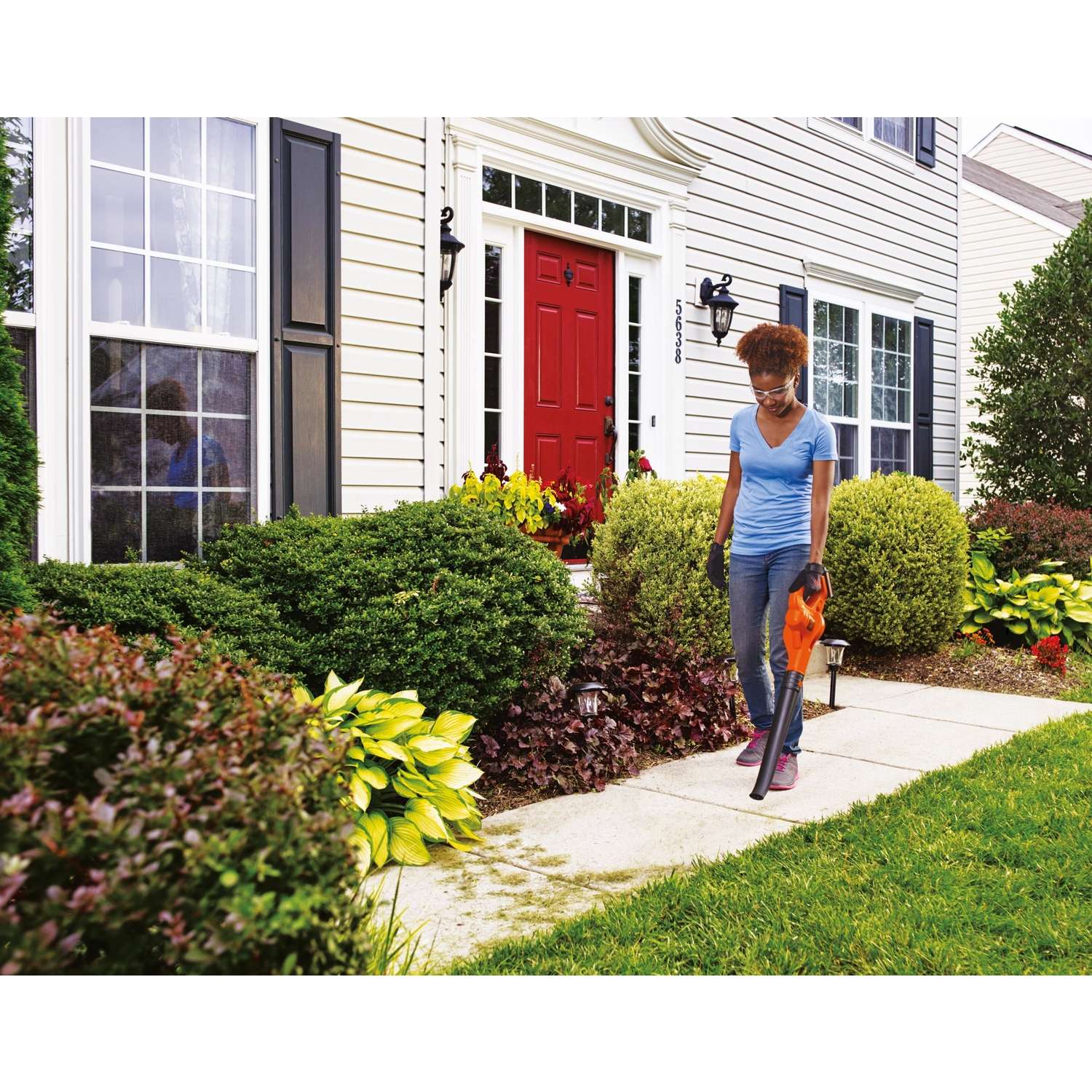 Black & Decker Black+Decker LCC221 10 In. 20 V Battery Edger/Trimmer Kit (Battery & Charger)