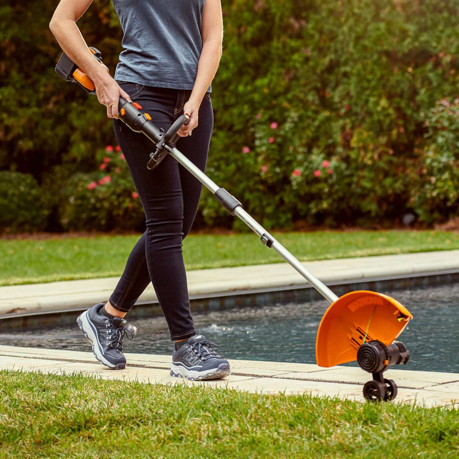  Worx WG184 13 In. 40 V Battery Edger/Trimmer Kit (Battery & Charger)