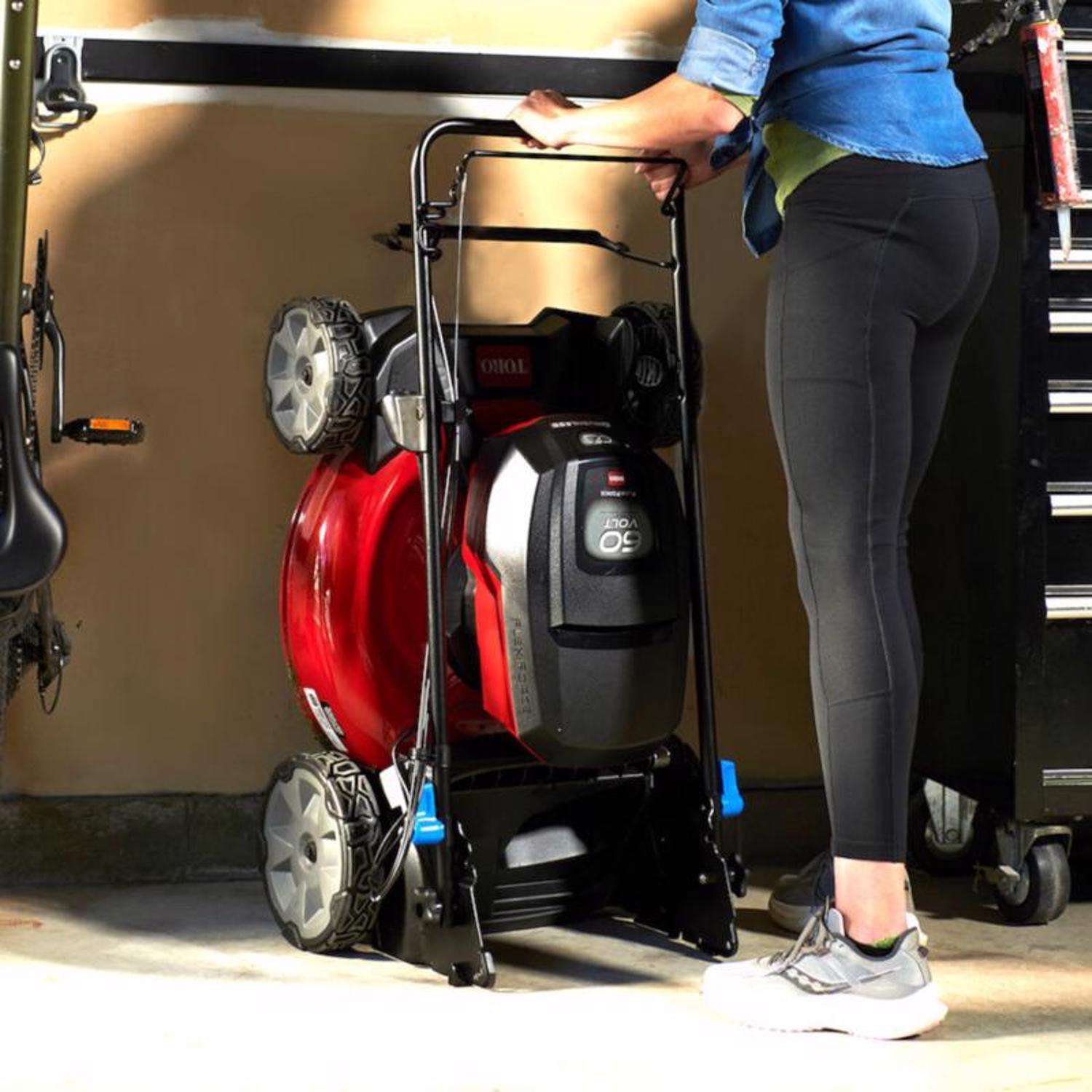  Toro Recycler 21 In. 60 V Battery Self-Propelled Lawn Mower
