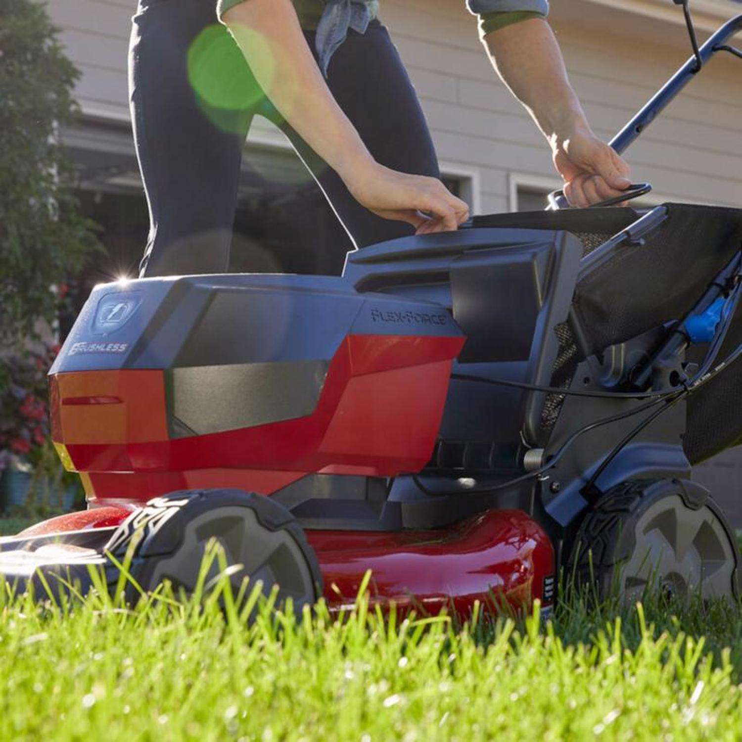  Toro Recycler 21 In. 60 V Battery Self-Propelled Lawn Mower
