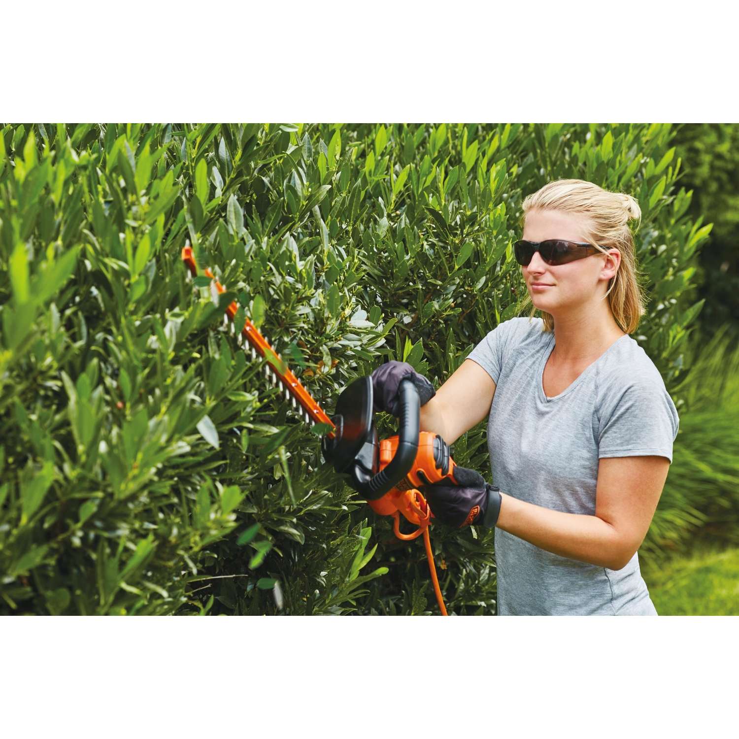 Black & Decker Black+Decker 18 In. 120 V Electric Hedge Trimmer Tool Only
