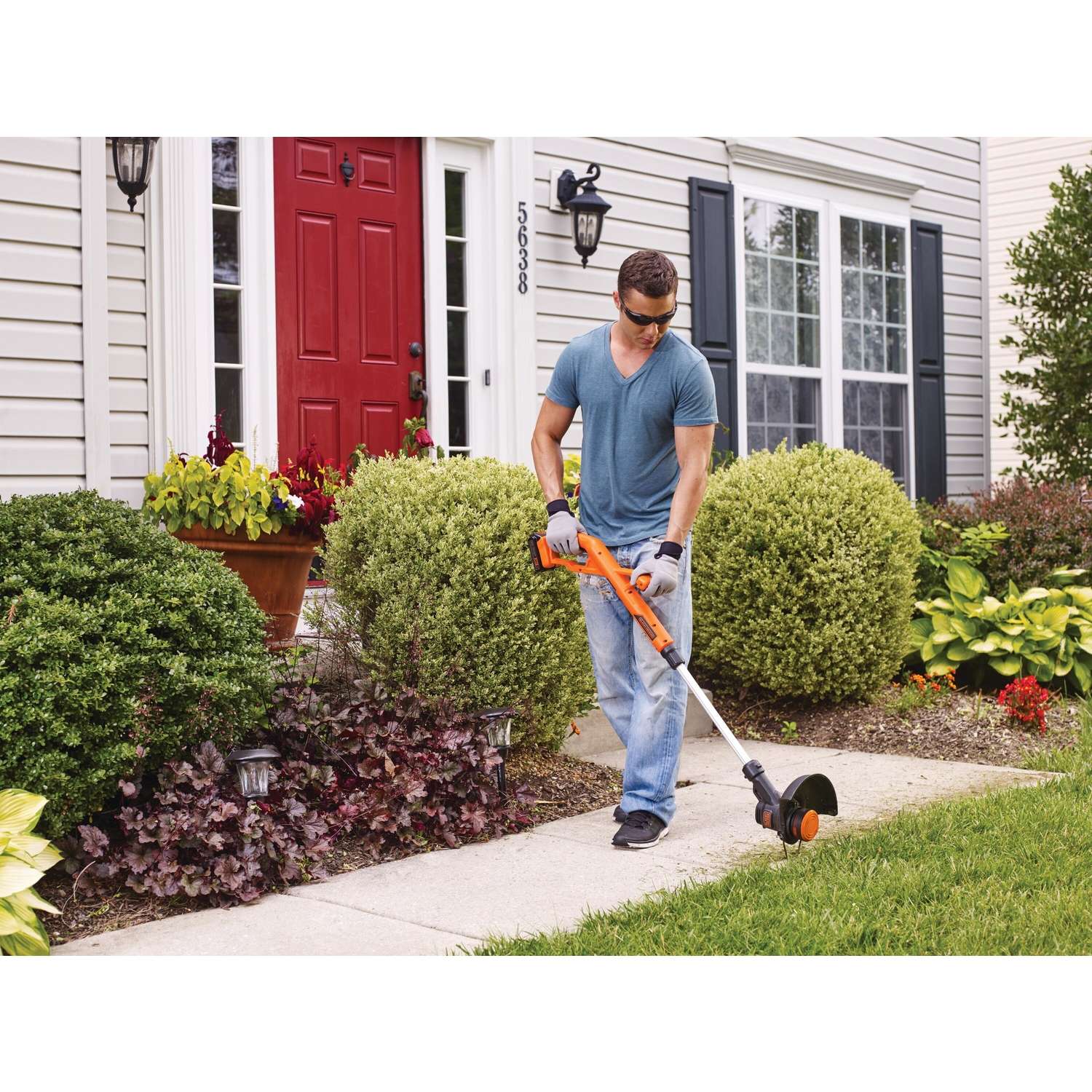 Black & Decker Black+Decker LCC221 10 In. 20 V Battery Edger/Trimmer Kit (Battery & Charger)