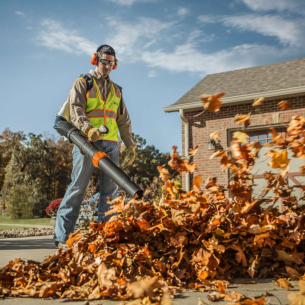  STIHL BR 700 197 Mph 912 CFM Gas Backpack Leaf Blower