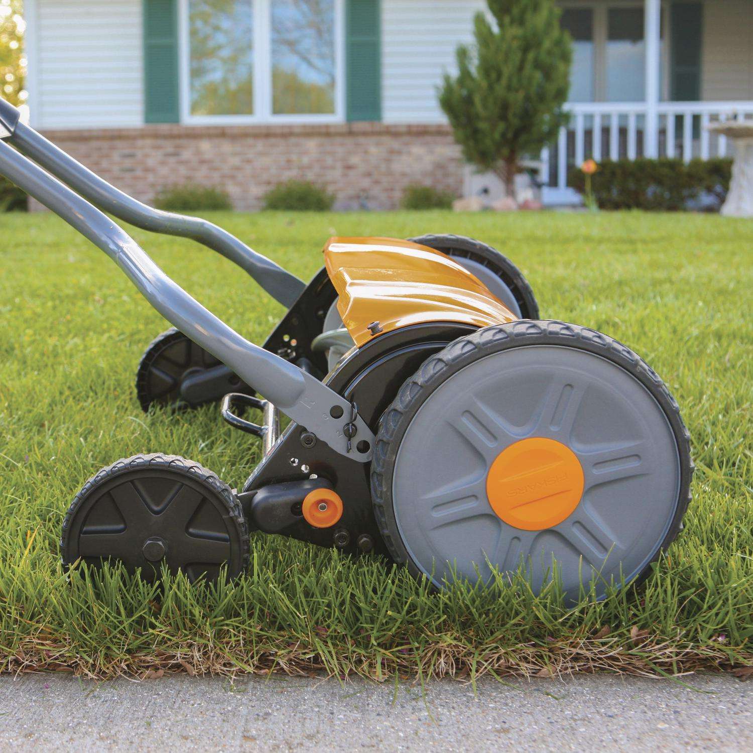 Fiskars StaySharp 17 In. Manual Lawn Mower