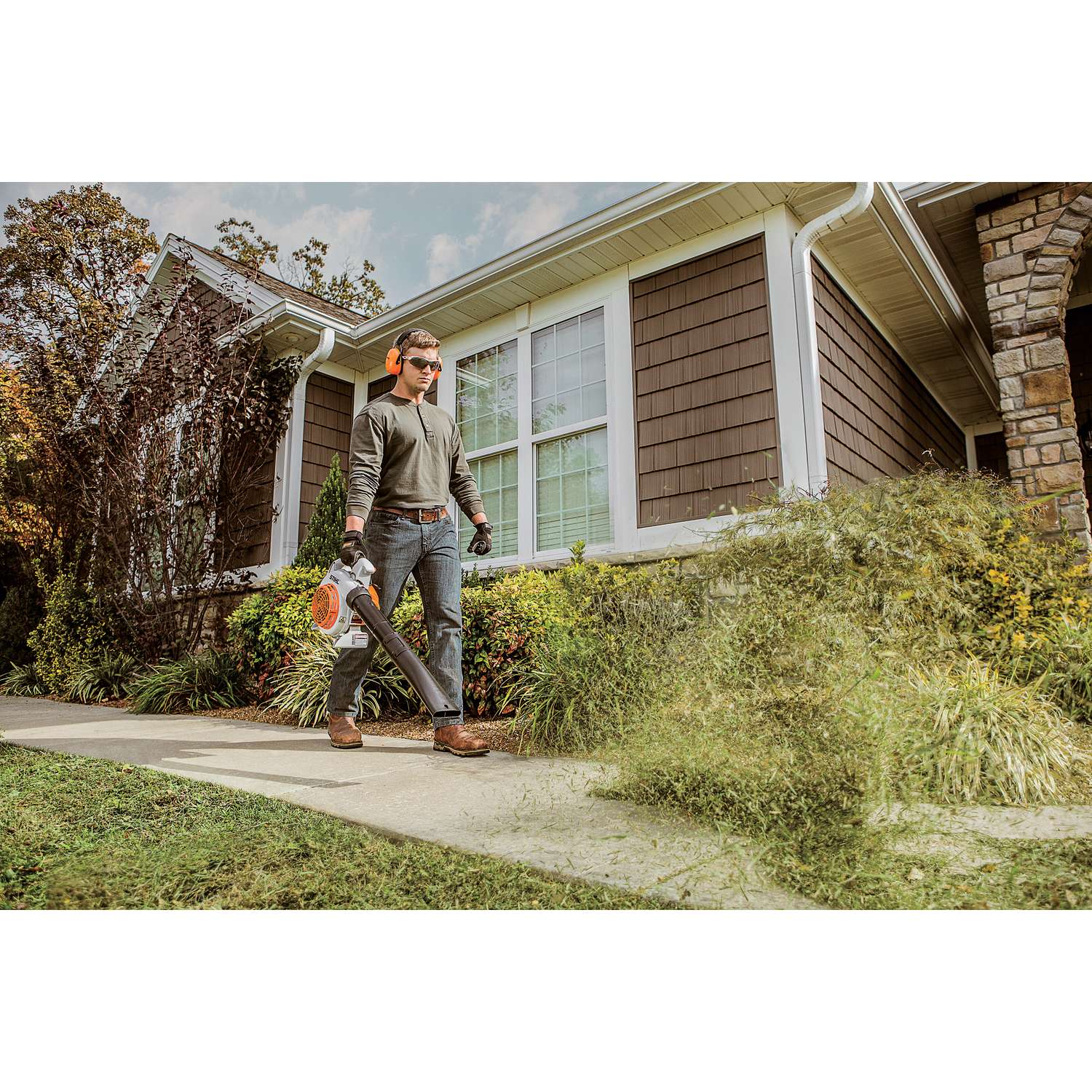  STIHL BG 86 166 Mph 444 CFM Gas Handheld Leaf Blower