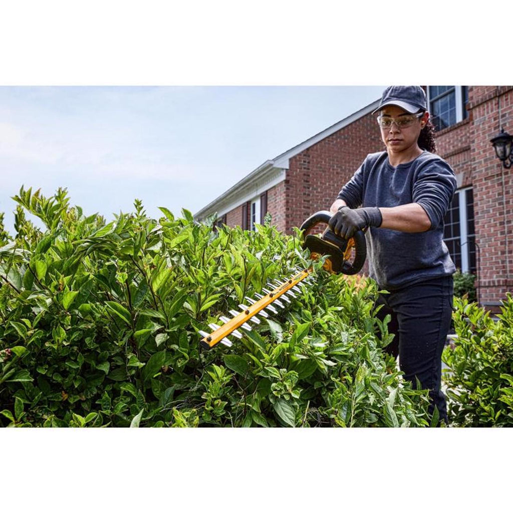  DeWalt 60V MAX DCHT870T1 26 In. 60 V Battery Hedge Trimmer Kit (Battery & Charger)