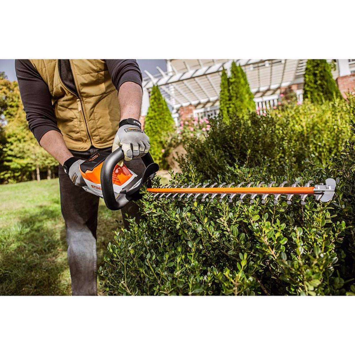  STIHL HSA 56 18 In. 36 V Battery Hedge Trimmer Kit (Battery & Charger)
