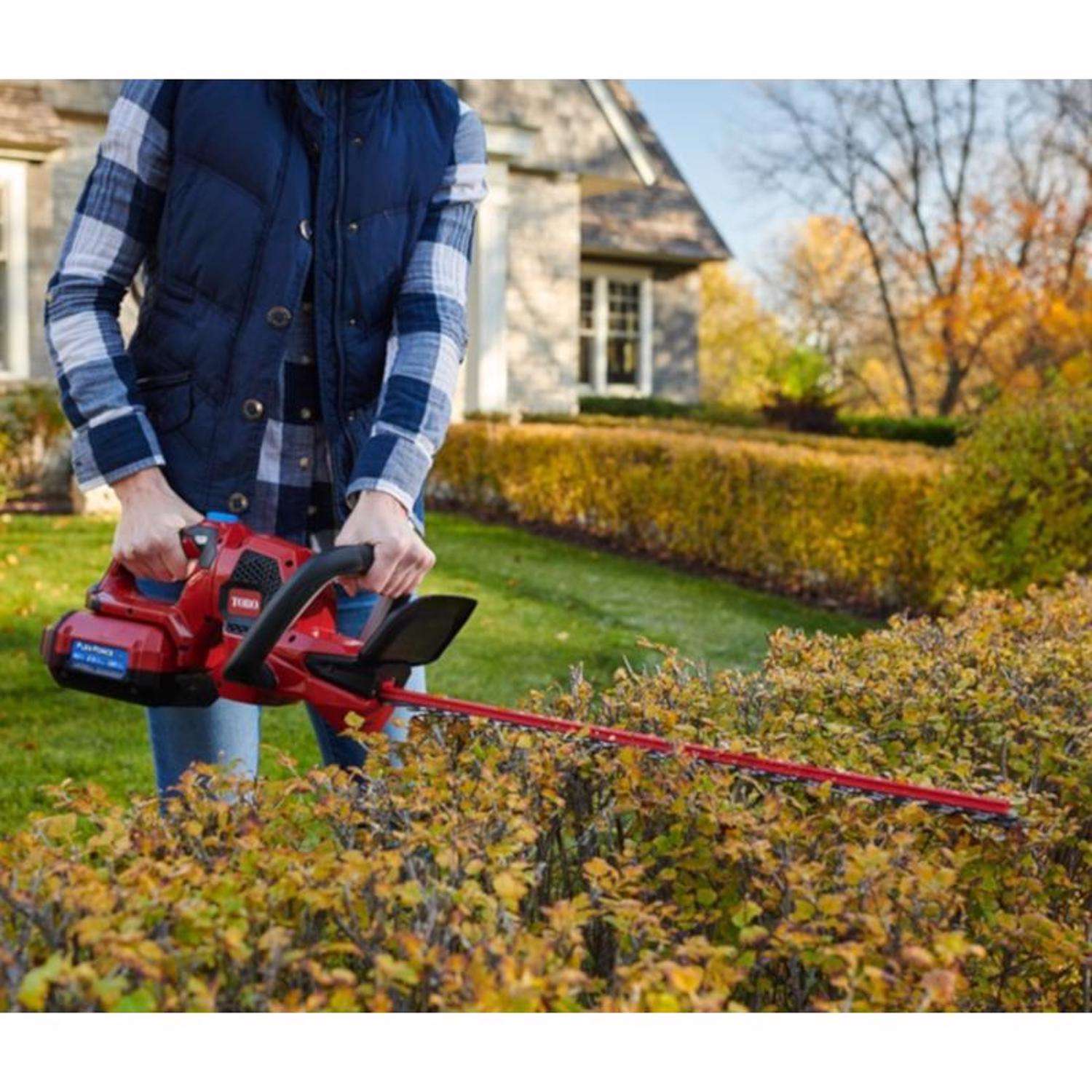  Toro Flex Force 51841 24 In. 60 V Battery Hedge Trimmer Kit (Battery & Charger)