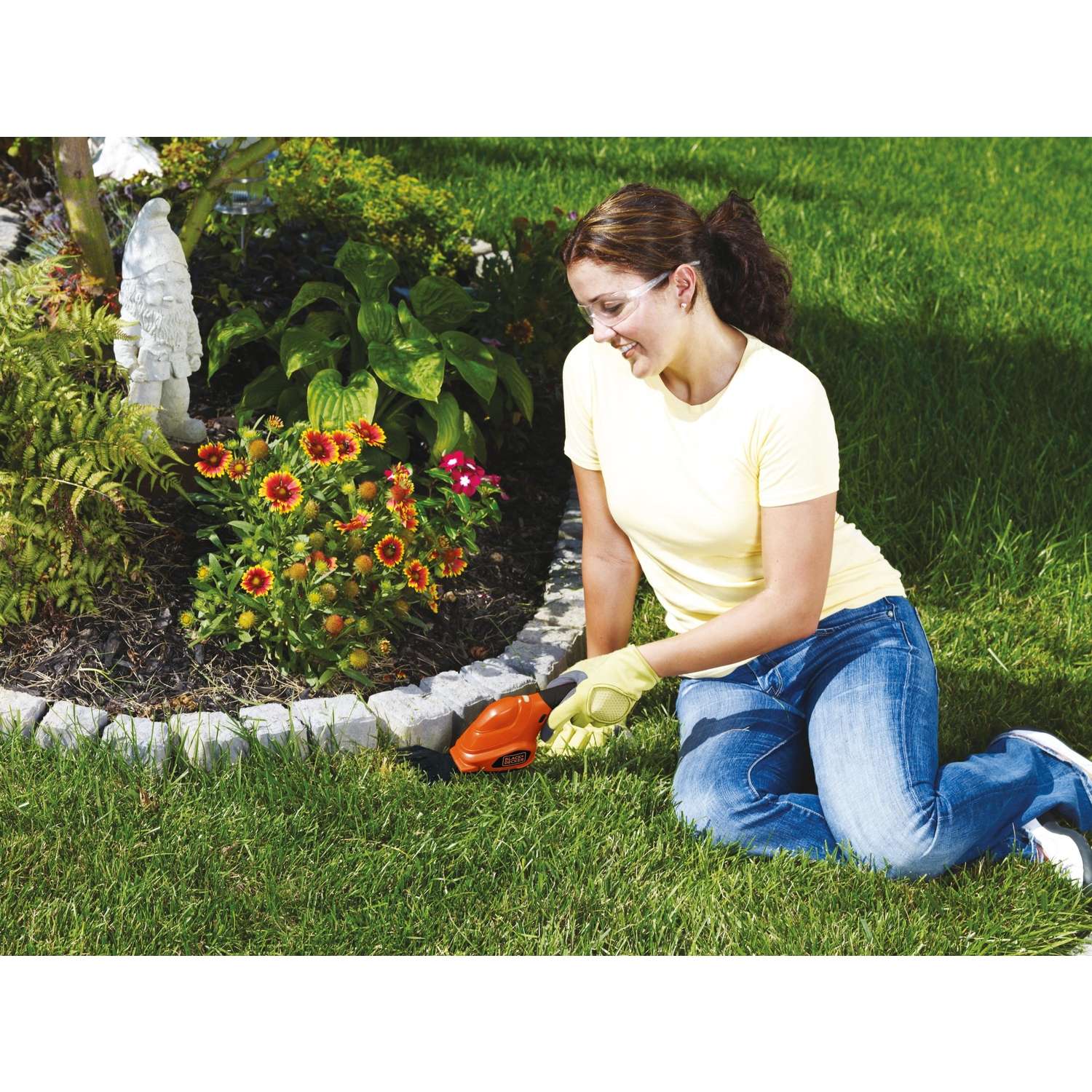 Black & Decker Black+Decker 6 In. 3.6 V Battery Garden Shears Kit (Battery & Charger)
