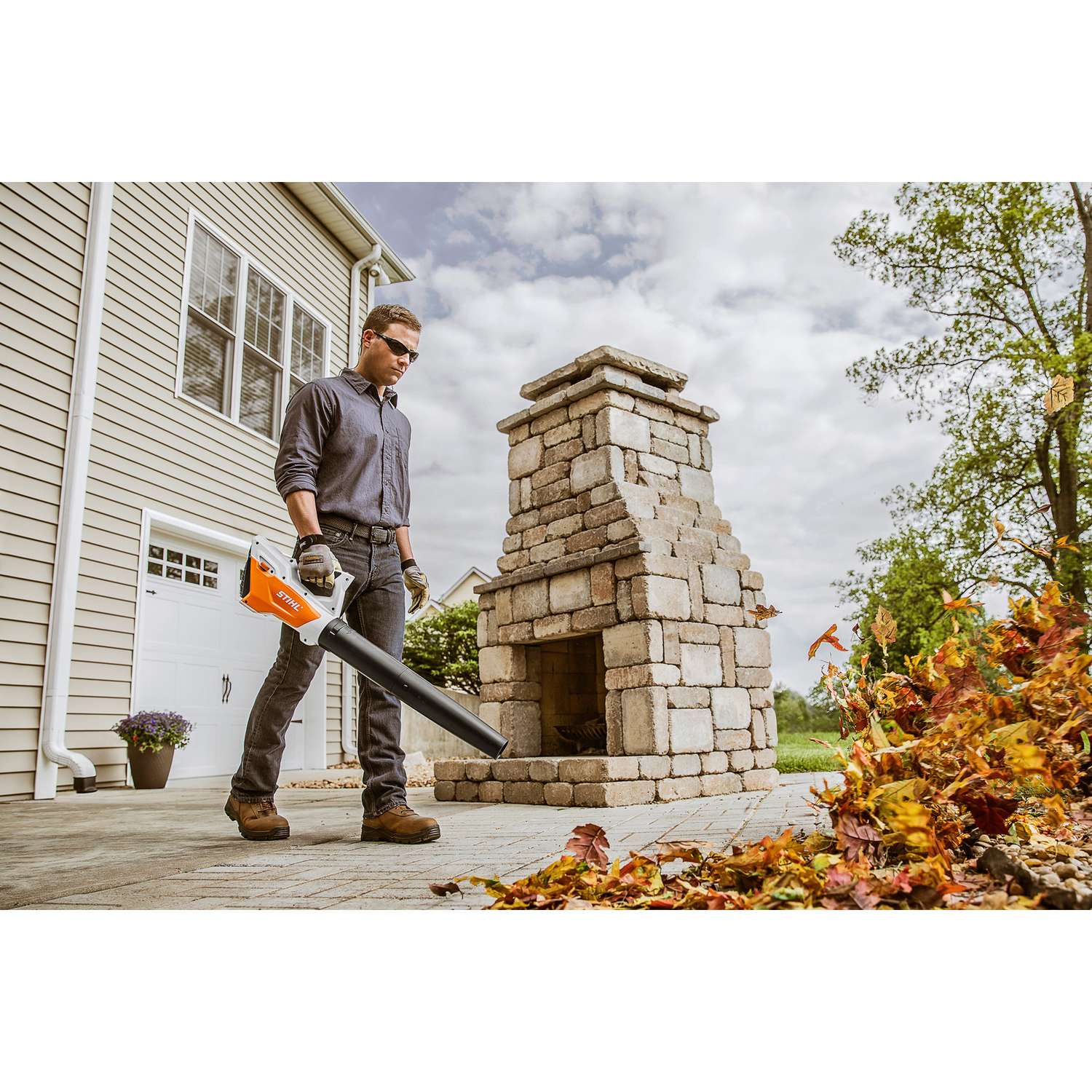  STIHL BGA 45 85 Mph 235 CFM Battery Handheld Leaf Blower Kit (Battery & Charger)