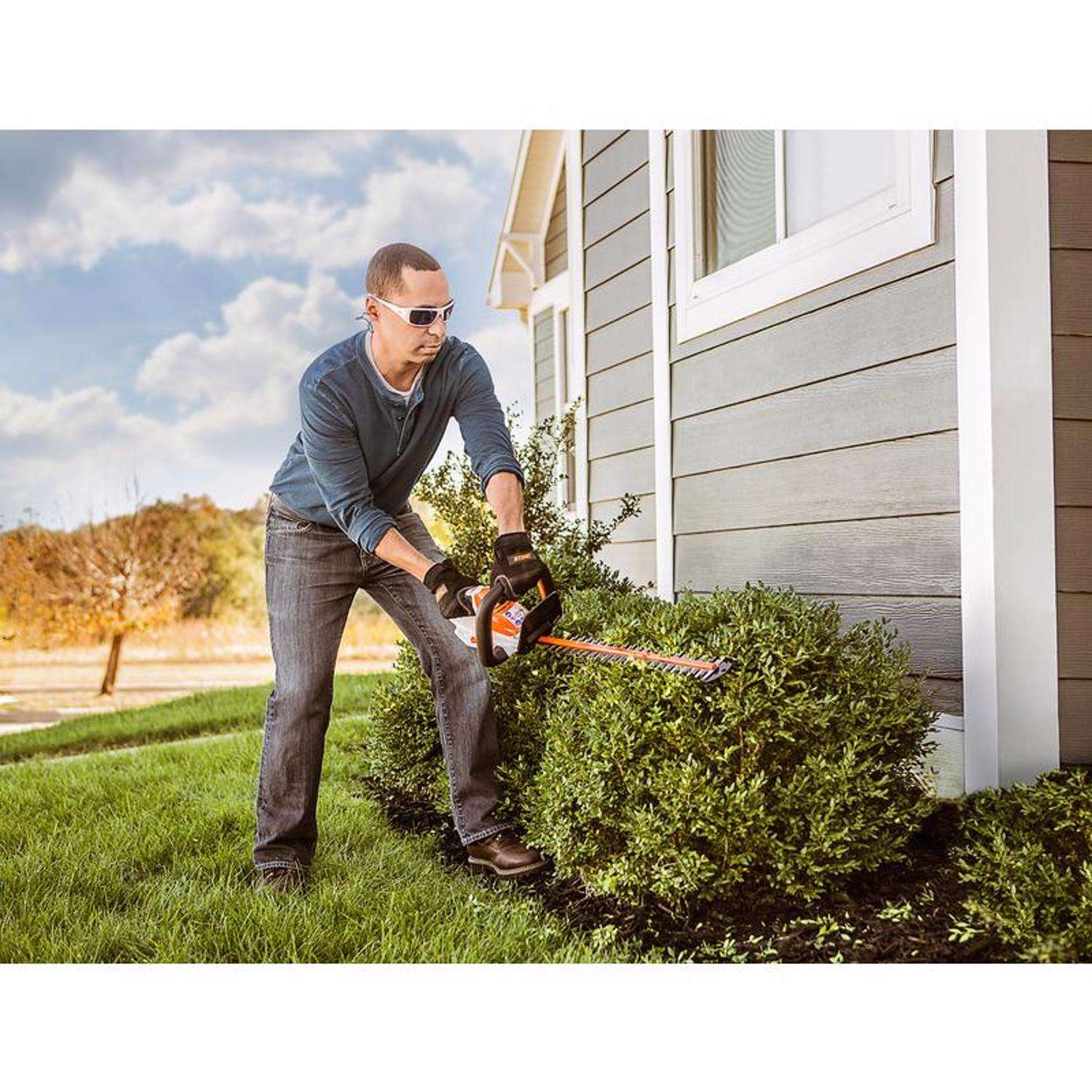  STIHL HSA 45 20 In. 18 V Battery Hedge Trimmer Kit (Battery & Charger)