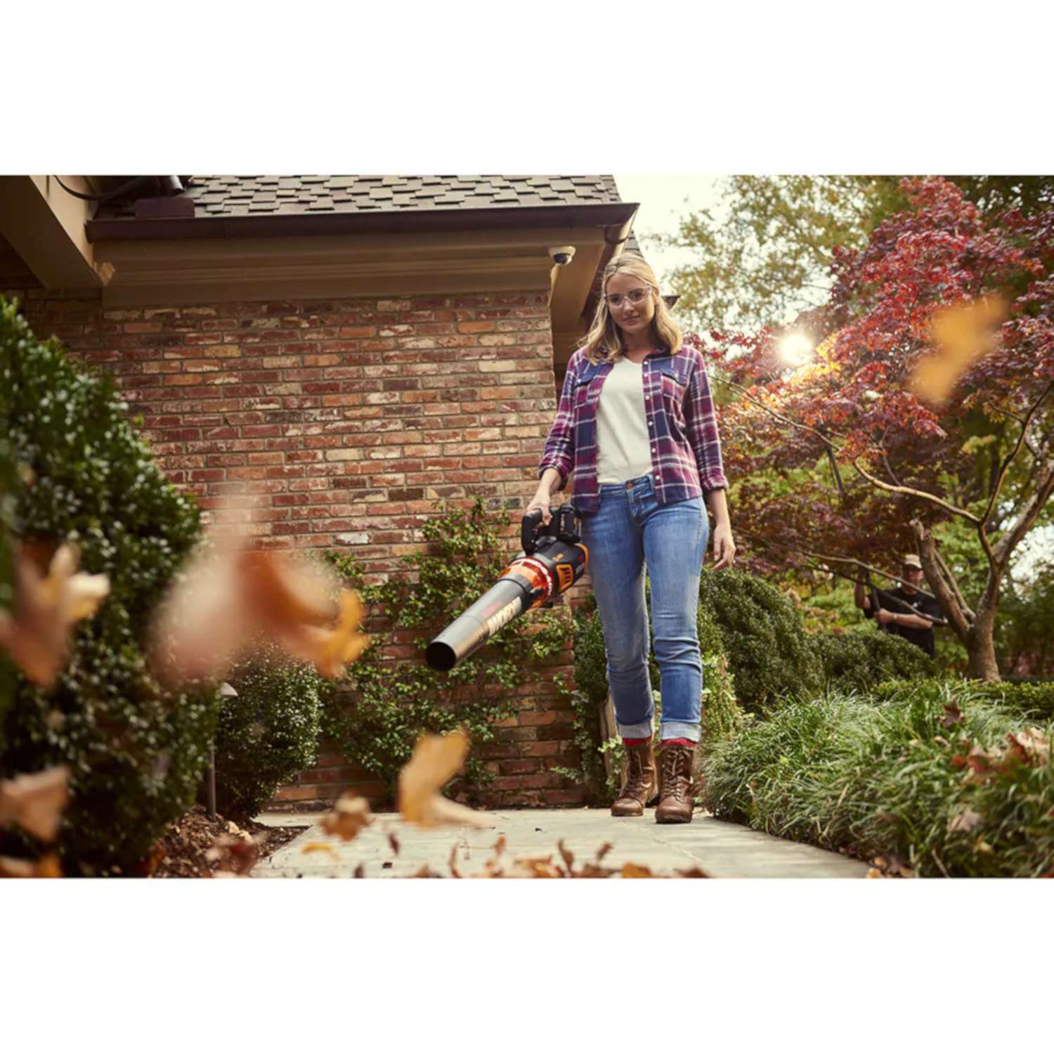  Worx 95 Mph 470 CFM 40 V Battery Handheld Leaf Blower Kit (Battery & Charger)