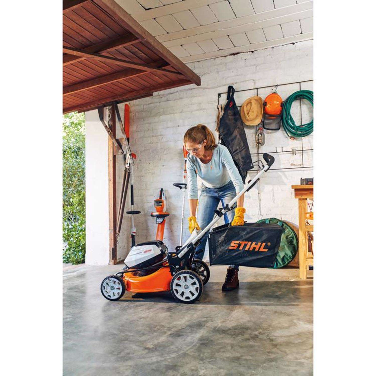  STIHL RMA 460 19 In. Battery Lawn Mower Kit (Battery & Charger)
