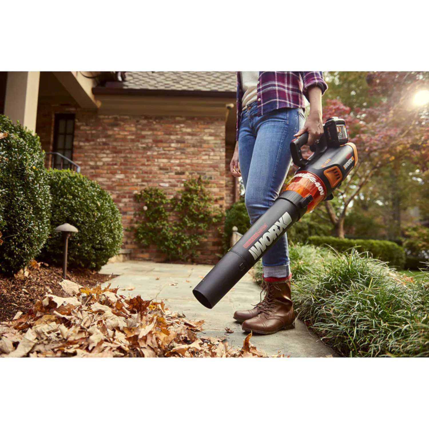  Worx 95 Mph 470 CFM 40 V Battery Handheld Leaf Blower Kit (Battery & Charger)