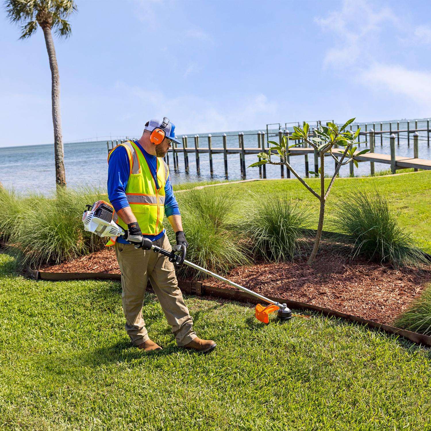  STIHL FS 131 R 16.5 In. Gas Brushcutter