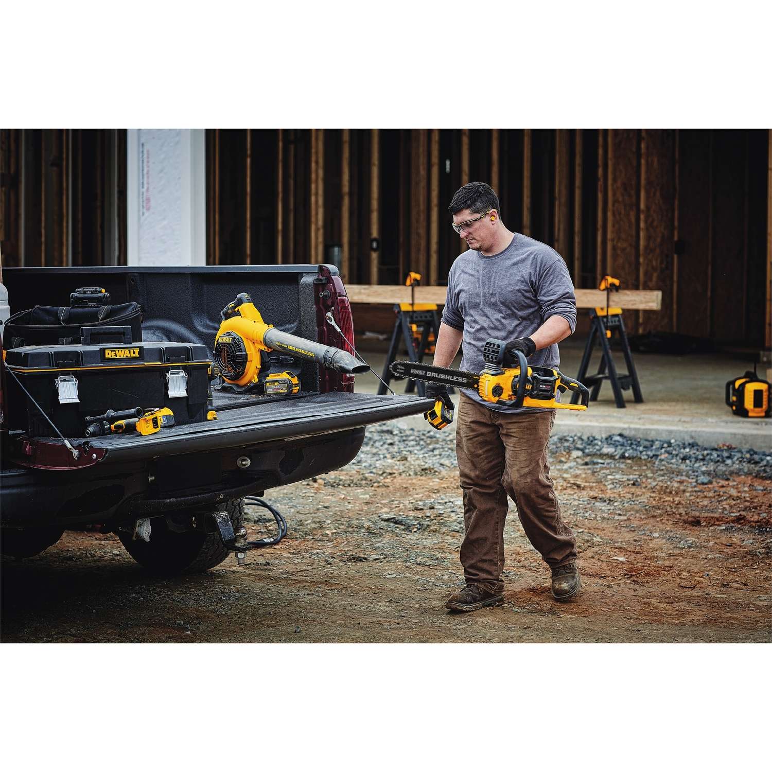  DeWalt DCCS670X1 16 In. 60 V Battery Chainsaw Kit (Battery & Charger)