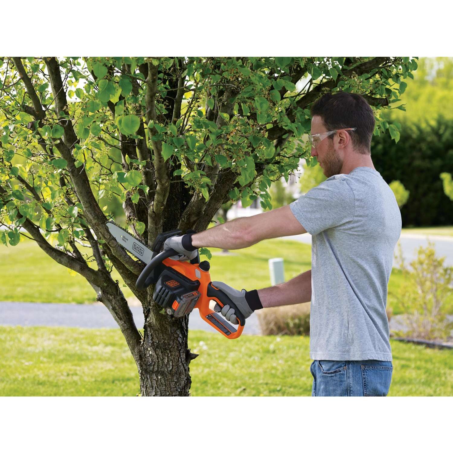 Black & Decker Black+Decker MAX 10 In. 20 V Battery Chainsaw Kit (Battery & Charger)