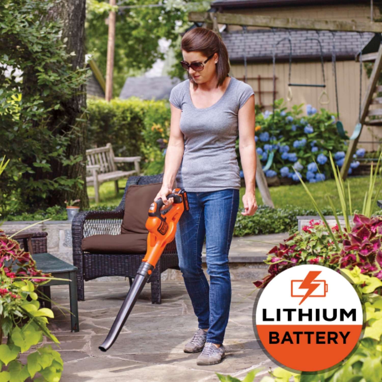 Black & Decker Black+Decker 130 Mph 100 CFM 20 V Battery Handheld Sweeper Kit (Battery & Charger)