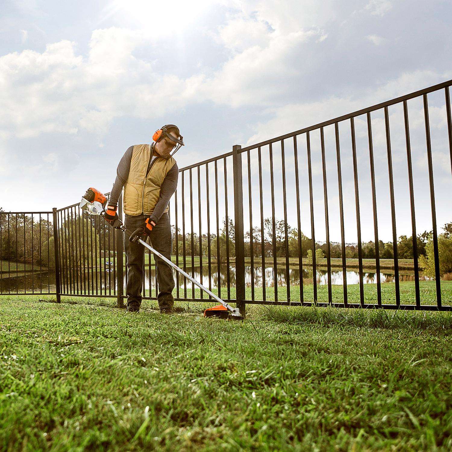  STIHL FS 131 R 16.5 In. Gas Brushcutter