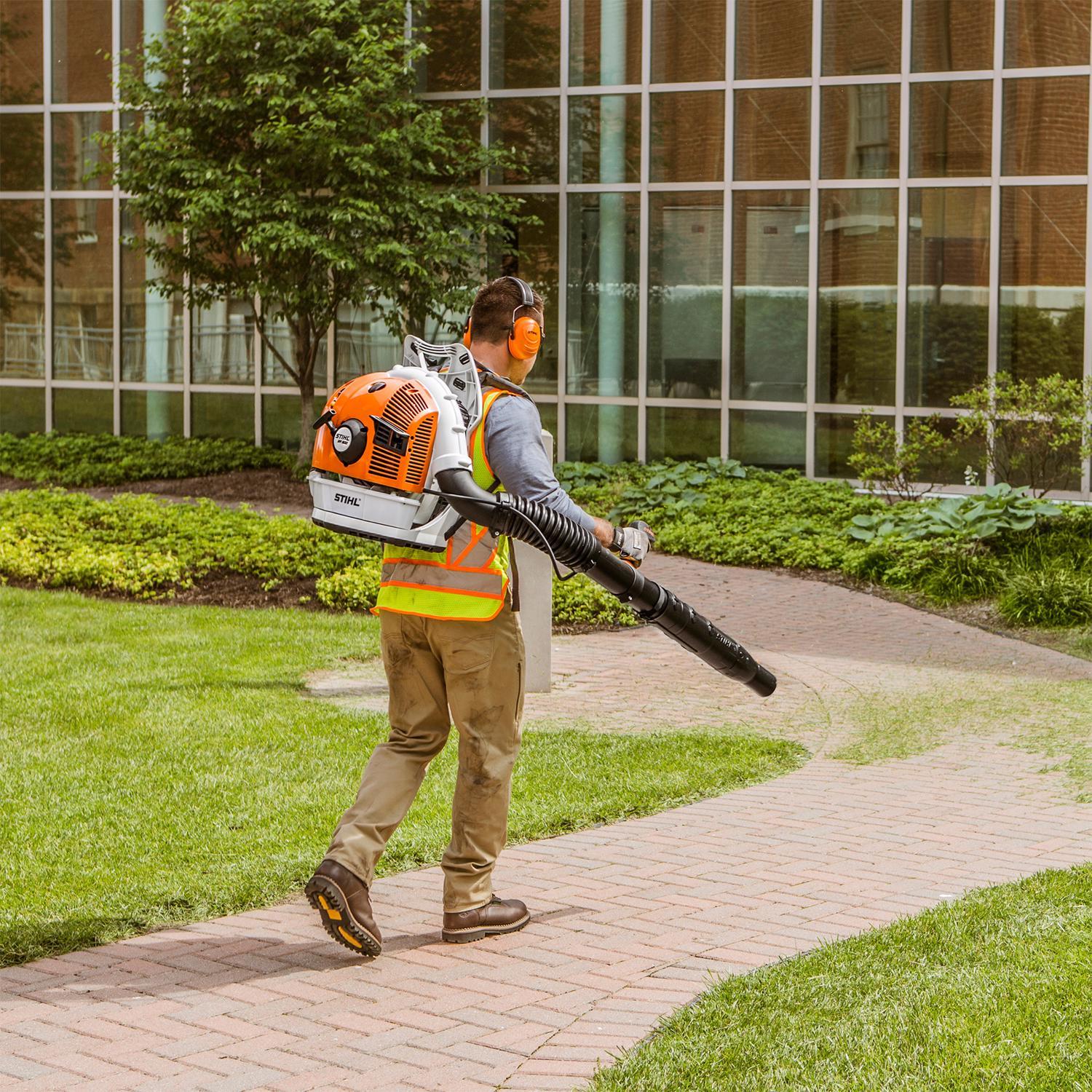 STIHL BR 600 238 Mph 677 CFM Gas Backpack Leaf Blower