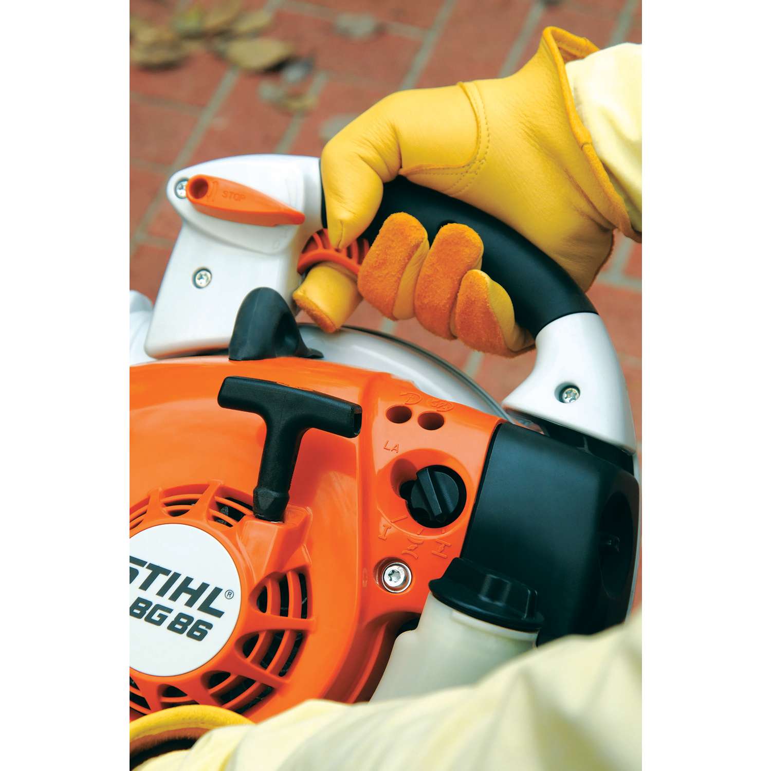  STIHL BG 86 166 Mph 444 CFM Gas Handheld Leaf Blower